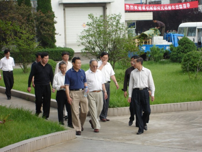Former Minister of the Ministry of machinery industry He Guangyuan visited the Jiangsu spacecraft